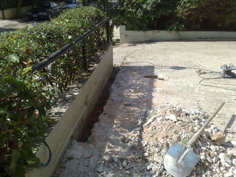 Συρόμενες γκαραζόπορτες με μηχανισμούς και ασφάλειες παραθύρων σε πολυκατοικία στα Βριλήσσια