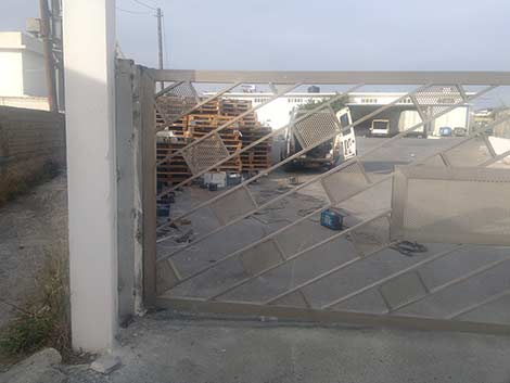 Ανοιγόμενα υδραυλικά μοτέρ στο συσκευαστήριο οπωροκηπευτικών ΕΠΑΚ στην Ιεράπετρα Κρήτης
