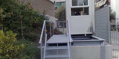 βάση με σκαλιά