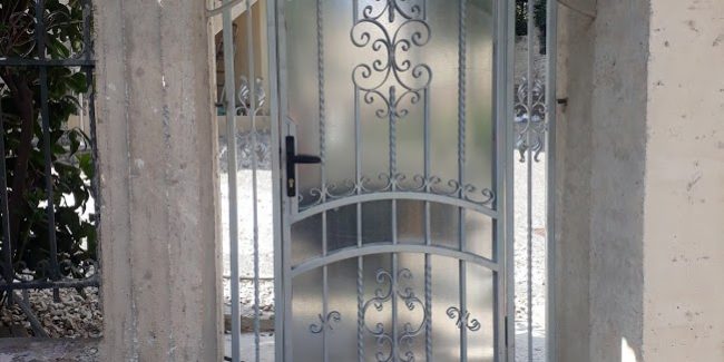 πόρτα πεζών