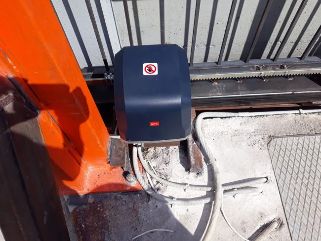 τοποθέτηση συρόμενου μοτέρ σε γκαραζόπορτα