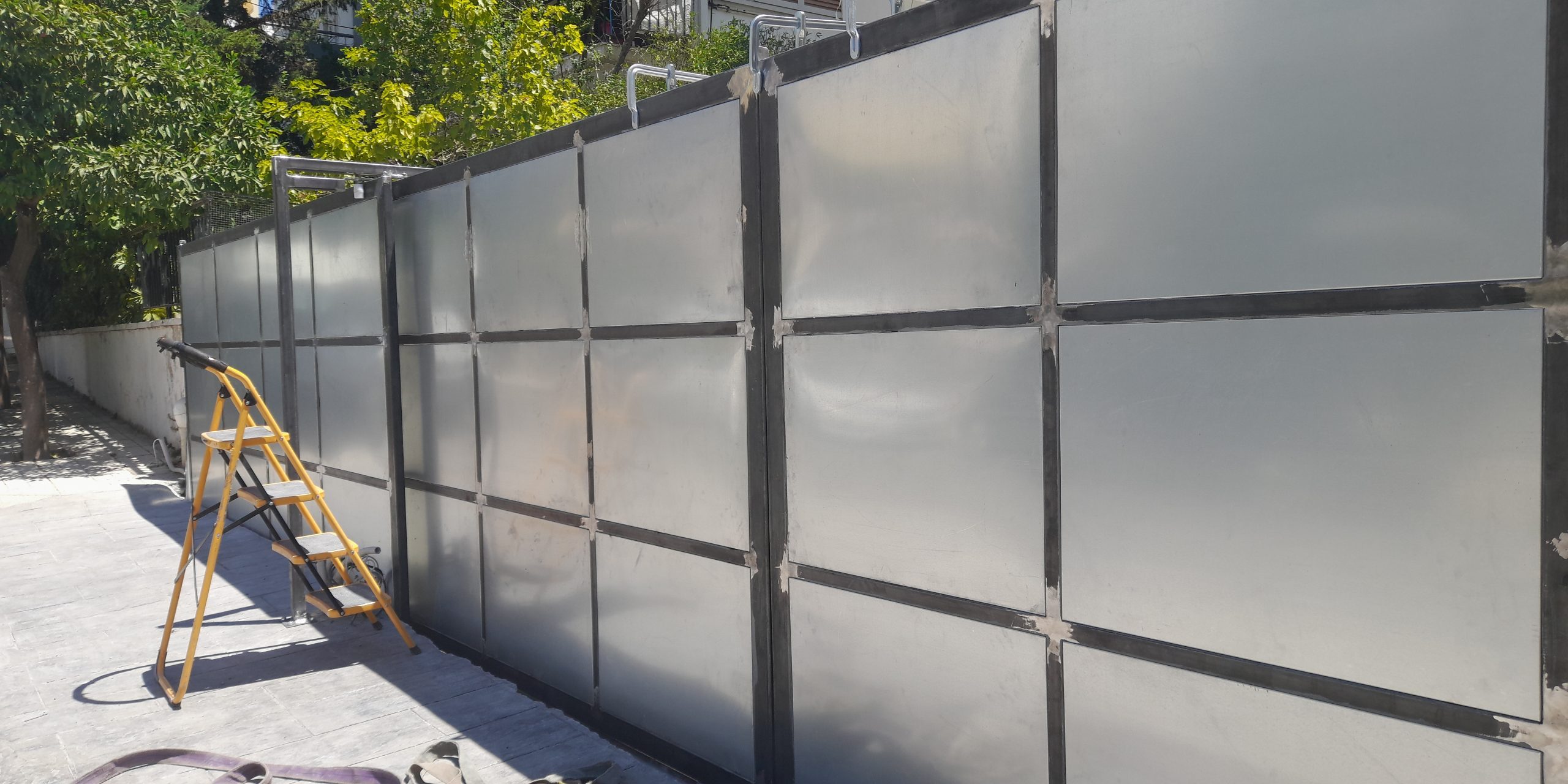 Συρόμενες επάλληλες γκαραζόπορτες με μοτέρ (2)