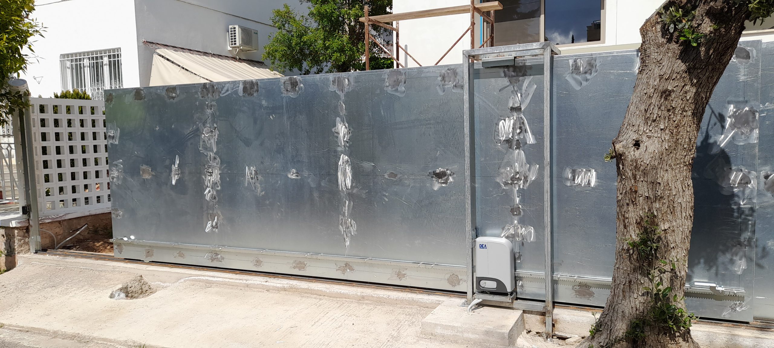 &Sigma;&upsilon;&rho;ό&mu;&epsilon;&nu;&epsilon;&sigmaf; &epsilon;&pi;ά&lambda;&lambda;&eta;&lambda;&epsilon;&sigmaf; &gamma;&kappa;&alpha;&rho;&alpha;&zeta;ό&pi;&omicron;&rho;&tau;&epsilon;&sigmaf;, &pi;ό&rho;&tau;&alpha; &pi;&epsilon;&zeta;ώ&nu; &kappa;&alpha;&iota; &pi;&epsilon;&rho;ί&phi;&rho;&alpha;&xi;&eta; (10)