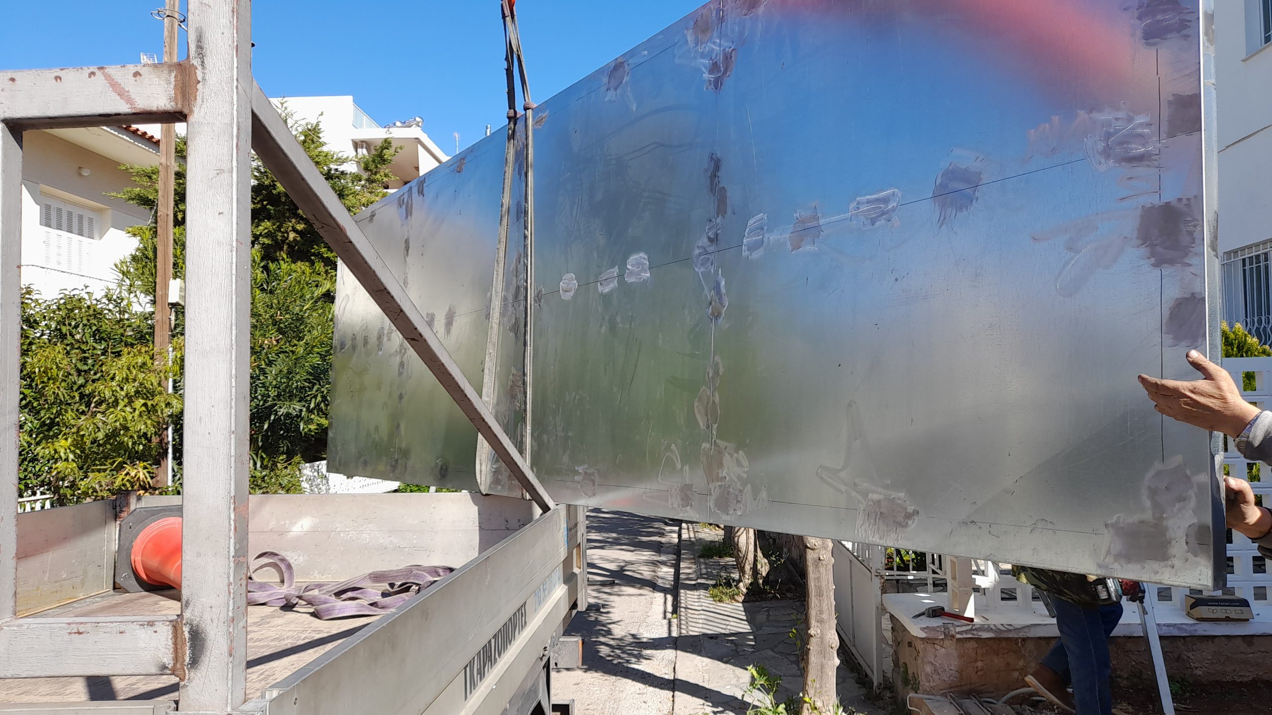 &Sigma;&upsilon;&rho;ό&mu;&epsilon;&nu;&epsilon;&sigmaf; &epsilon;&pi;ά&lambda;&lambda;&eta;&lambda;&epsilon;&sigmaf; &gamma;&kappa;&alpha;&rho;&alpha;&zeta;ό&pi;&omicron;&rho;&tau;&epsilon;&sigmaf;, &pi;ό&rho;&tau;&alpha; &pi;&epsilon;&zeta;ώ&nu; &kappa;&alpha;&iota; &pi;&epsilon;&rho;ί&phi;&rho;&alpha;&xi;&eta; (3)