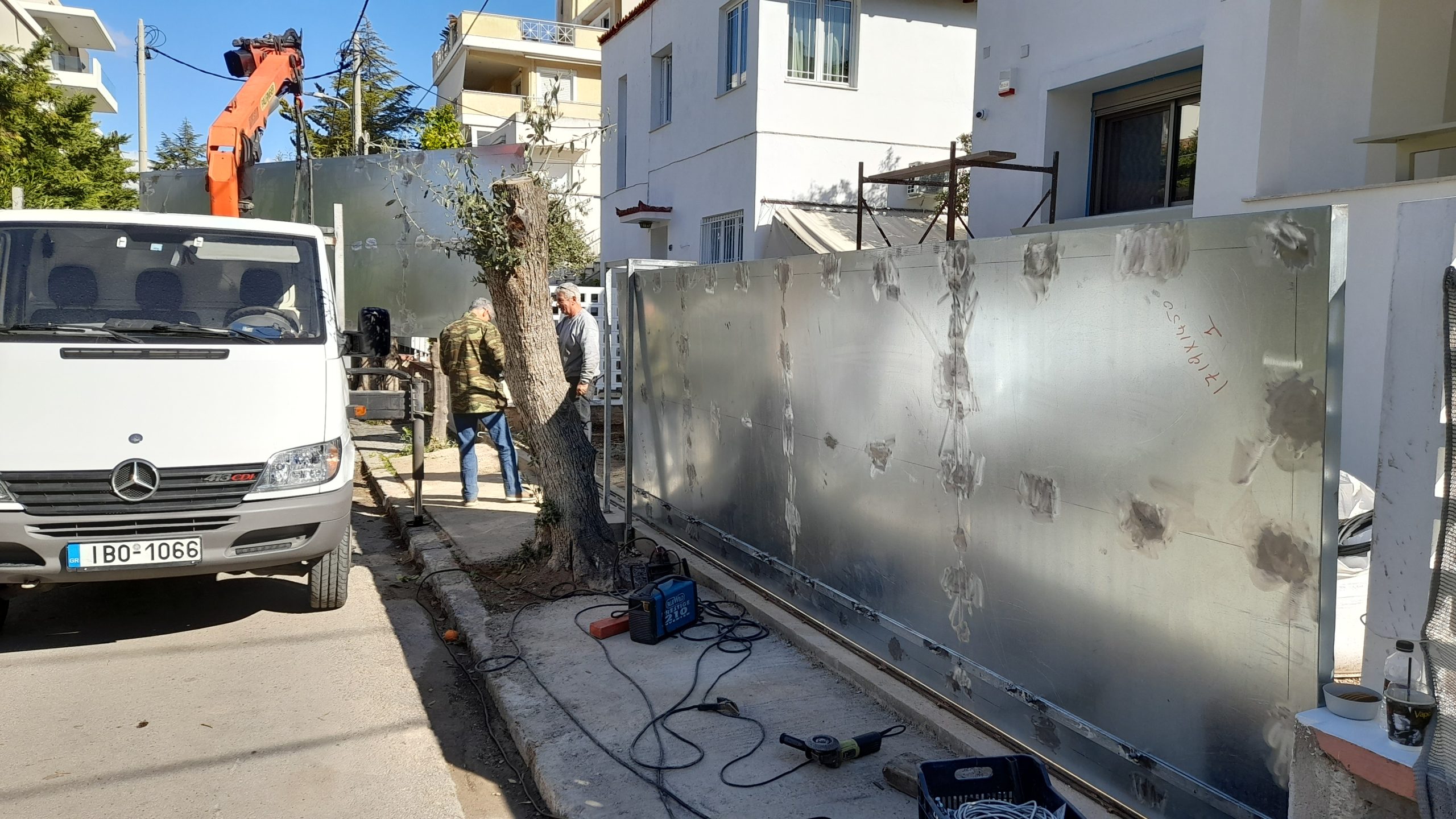 &Sigma;&upsilon;&rho;ό&mu;&epsilon;&nu;&epsilon;&sigmaf; &epsilon;&pi;ά&lambda;&lambda;&eta;&lambda;&epsilon;&sigmaf; &gamma;&kappa;&alpha;&rho;&alpha;&zeta;ό&pi;&omicron;&rho;&tau;&epsilon;&sigmaf;, &pi;ό&rho;&tau;&alpha; &pi;&epsilon;&zeta;ώ&nu; &kappa;&alpha;&iota; &pi;&epsilon;&rho;ί&phi;&rho;&alpha;&xi;&eta; (4)