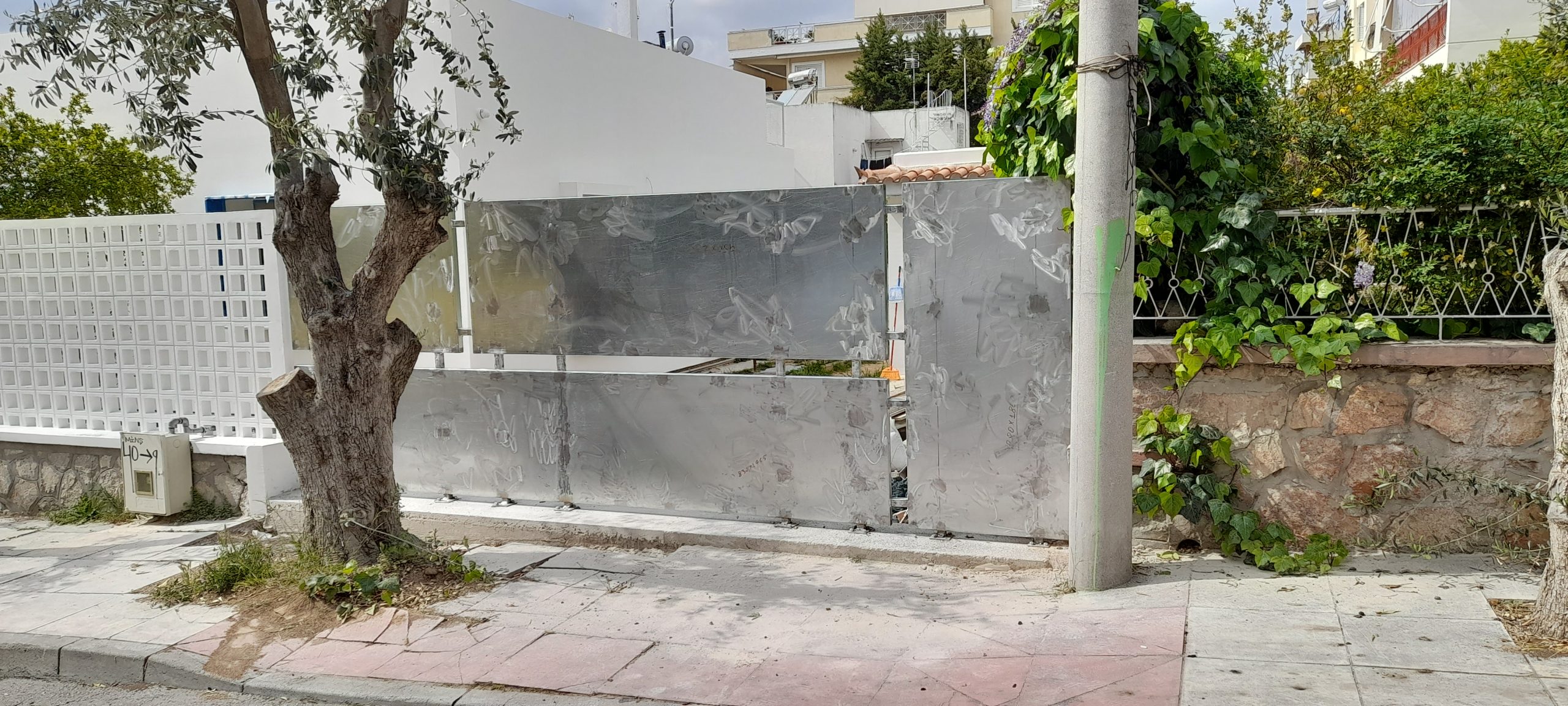 &Sigma;&upsilon;&rho;ό&mu;&epsilon;&nu;&epsilon;&sigmaf; &epsilon;&pi;ά&lambda;&lambda;&eta;&lambda;&epsilon;&sigmaf; &gamma;&kappa;&alpha;&rho;&alpha;&zeta;ό&pi;&omicron;&rho;&tau;&epsilon;&sigmaf;, &pi;ό&rho;&tau;&alpha; &pi;&epsilon;&zeta;ώ&nu; &kappa;&alpha;&iota; &pi;&epsilon;&rho;ί&phi;&rho;&alpha;&xi;&eta; (8)