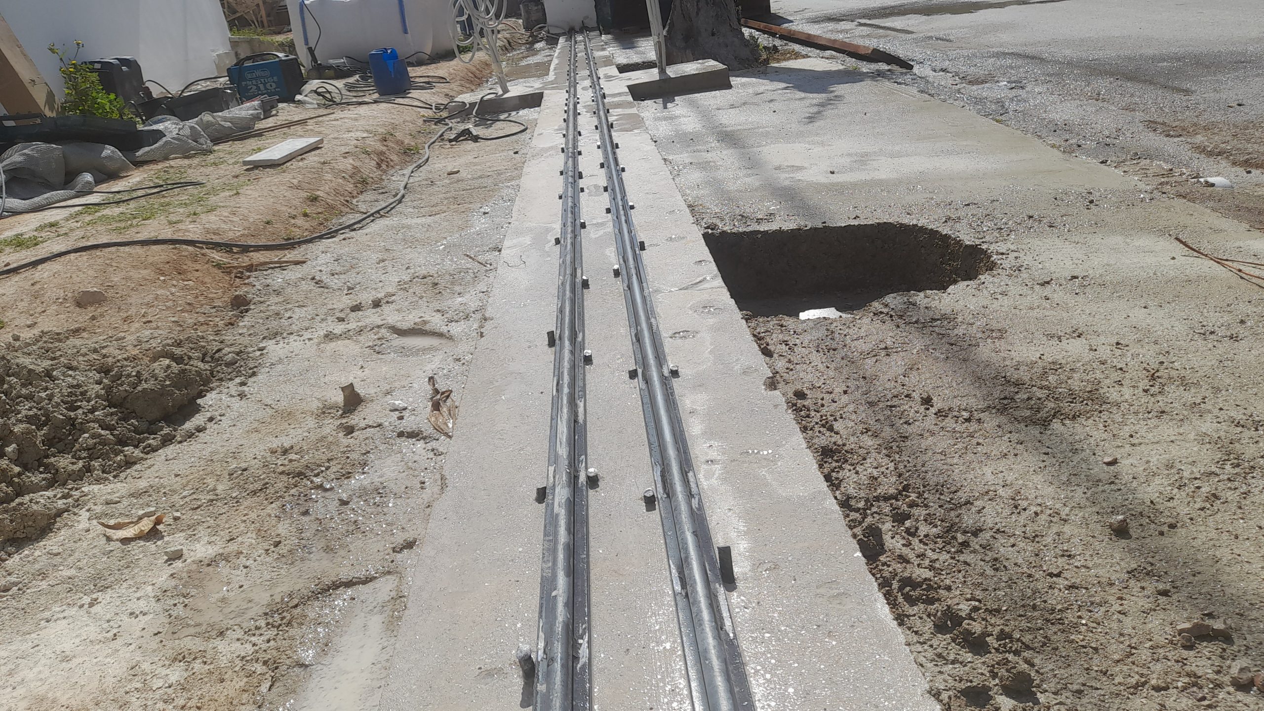 &Sigma;&upsilon;&rho;ό&mu;&epsilon;&nu;&epsilon;&sigmaf; &epsilon;&pi;ά&lambda;&lambda;&eta;&lambda;&epsilon;&sigmaf; &gamma;&kappa;&alpha;&rho;&alpha;&zeta;ό&pi;&omicron;&rho;&tau;&epsilon;&sigmaf;, &pi;ό&rho;&tau;&alpha; &pi;&epsilon;&zeta;ώ&nu; &kappa;&alpha;&iota; &pi;&epsilon;&rho;ί&phi;&rho;&alpha;&xi;&eta;