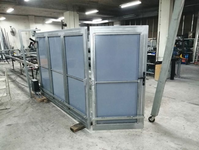 συρόμενη γκαραζόπορτα με επέκταση πόρτα πεζών 2