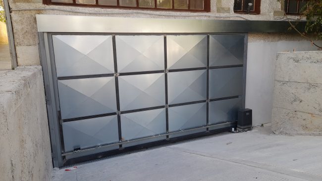 Κρεμαστή συρόμενη πόρτα με μοτέρ - Παλαιό Φάληρο - 1
